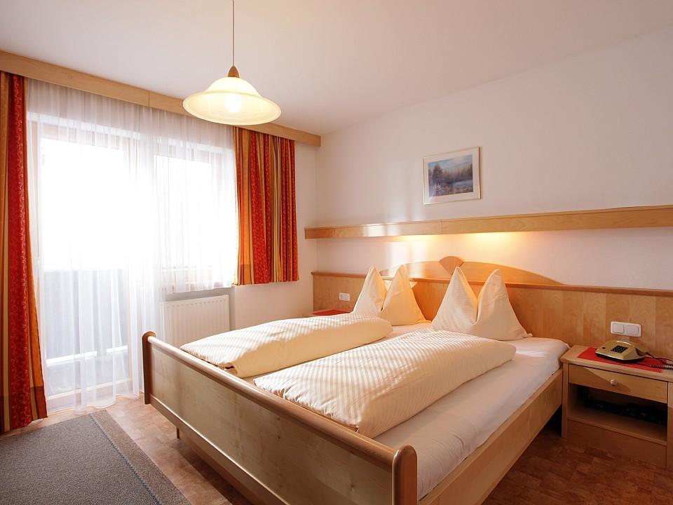 Gaestehaus Hofer Brixen im Thale Pokoj fotografie